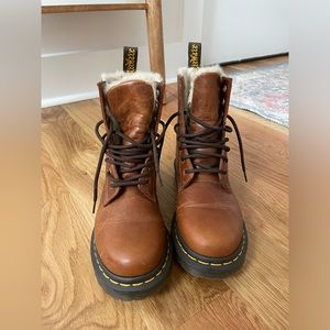 DR. MARTENS 1460 Serena
Faux Fur Lined Ankle Leather Boots